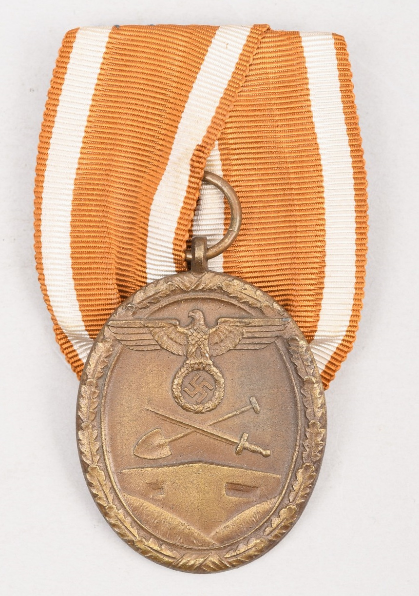 Parade Mounted West Wall Medal