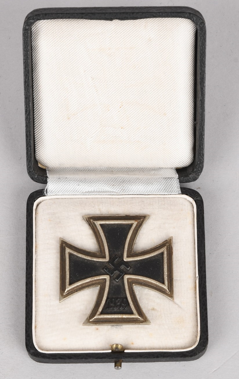 Iron Cross 1'st Class 1939 Maker Marked 7 With Award Case of Iss