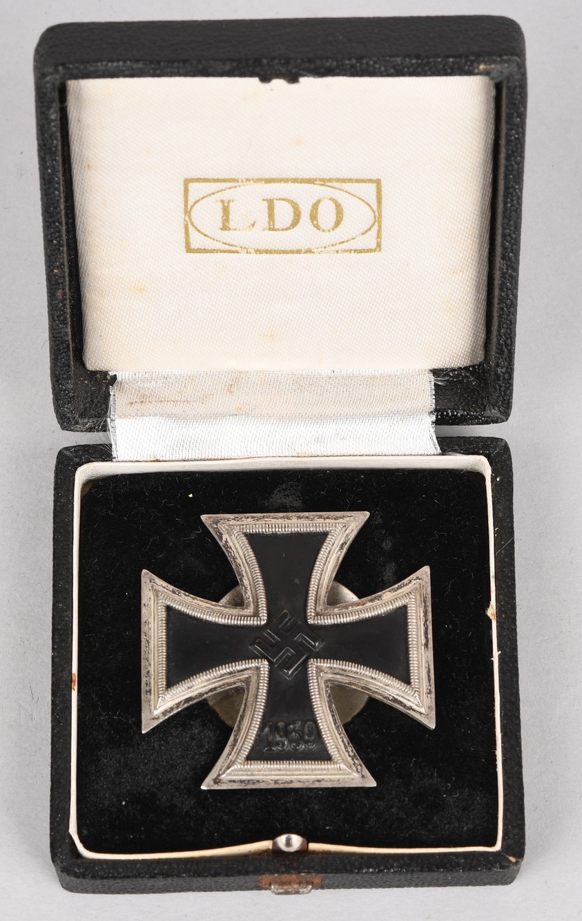Iron Cross 1'st Class 1939 Screw Back L/16 With LDO Case of Issu