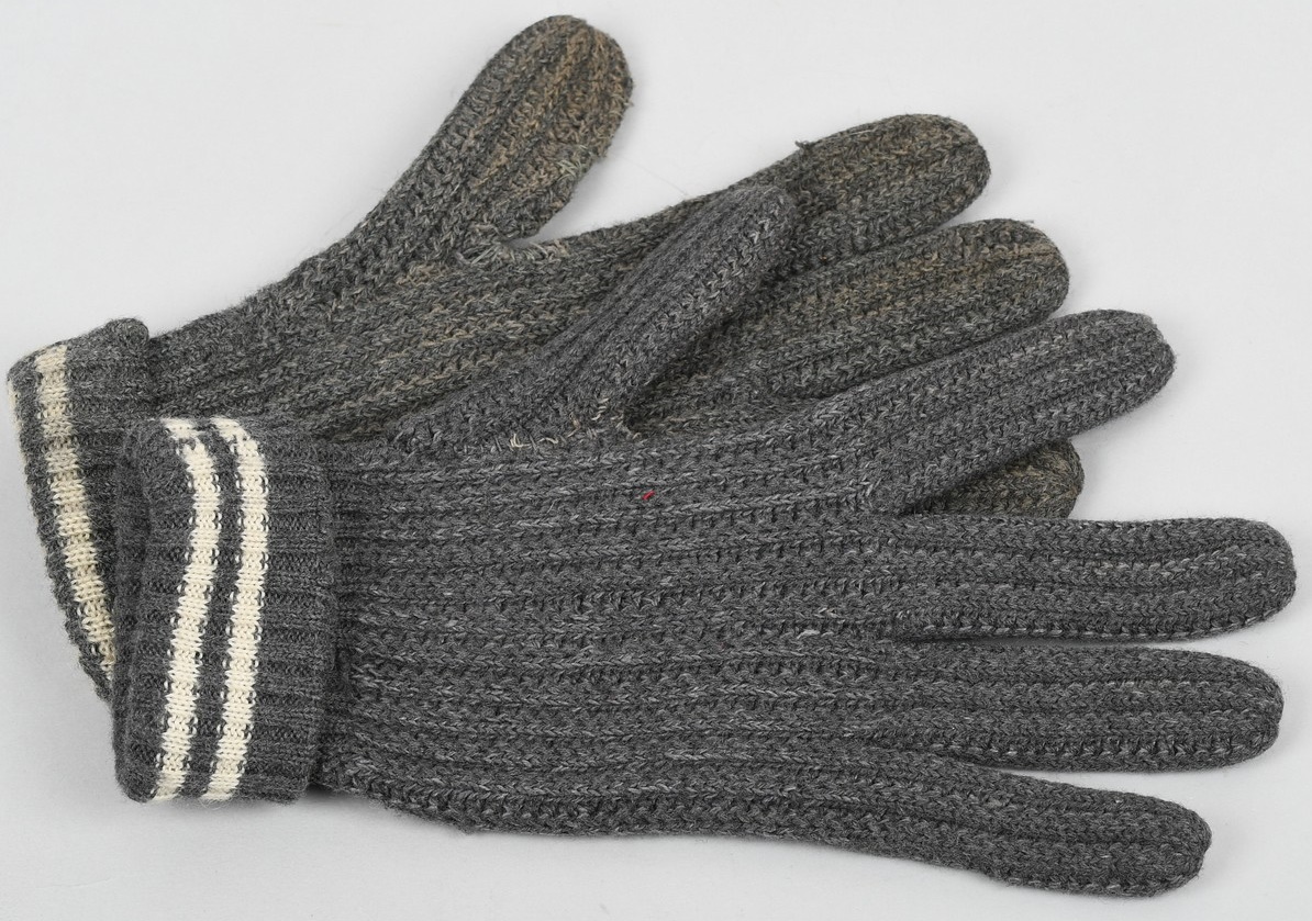 Heer Issue Gloves Size II