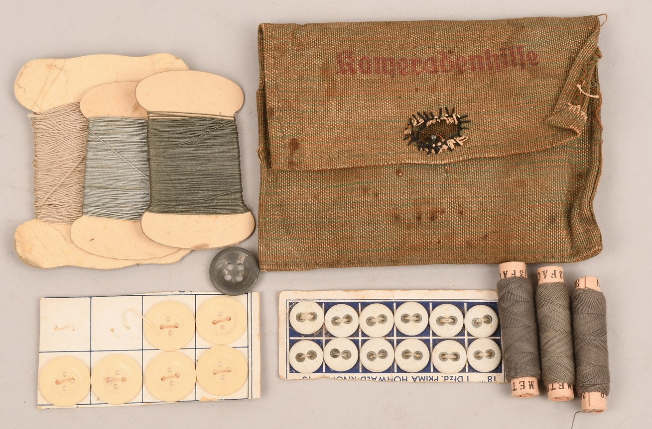Kameradenhilfe Sewing Kit with Content