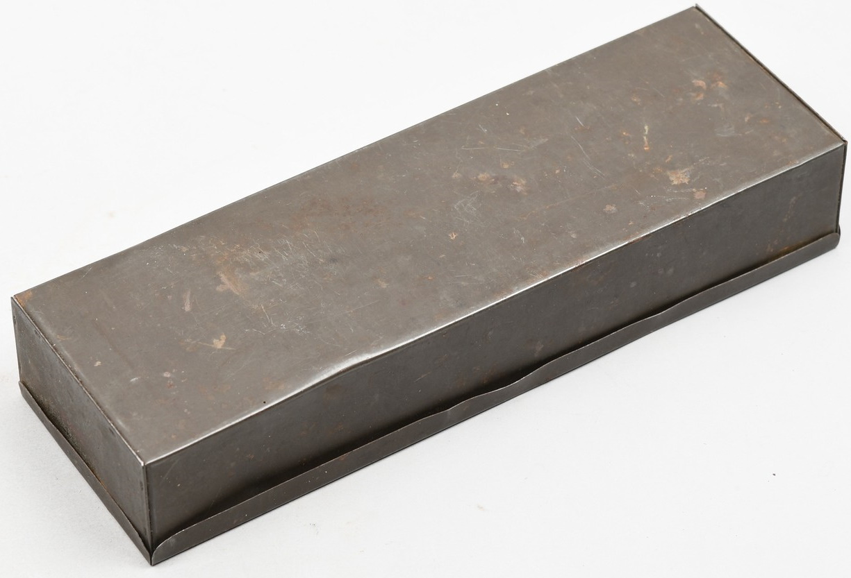 Large Issue WWI Metal Box, 100 Swift Cigarettes