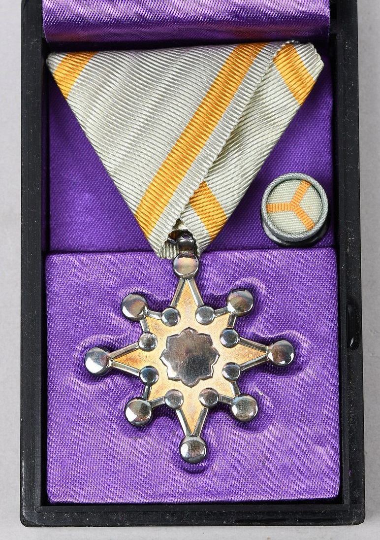 Japanese Order Of The Sacred Treasure, 8th Class With Case Of Is