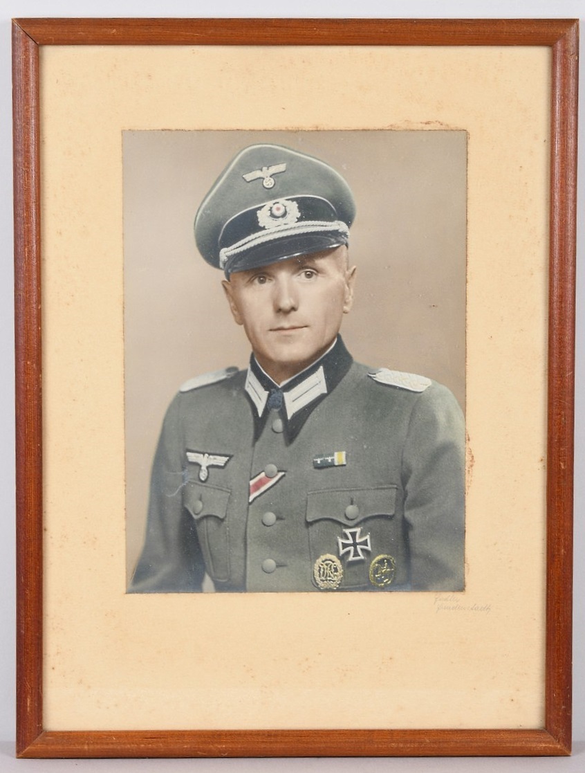 Wartime Framed Studio Portrait Picturing a Heer Infantry Major