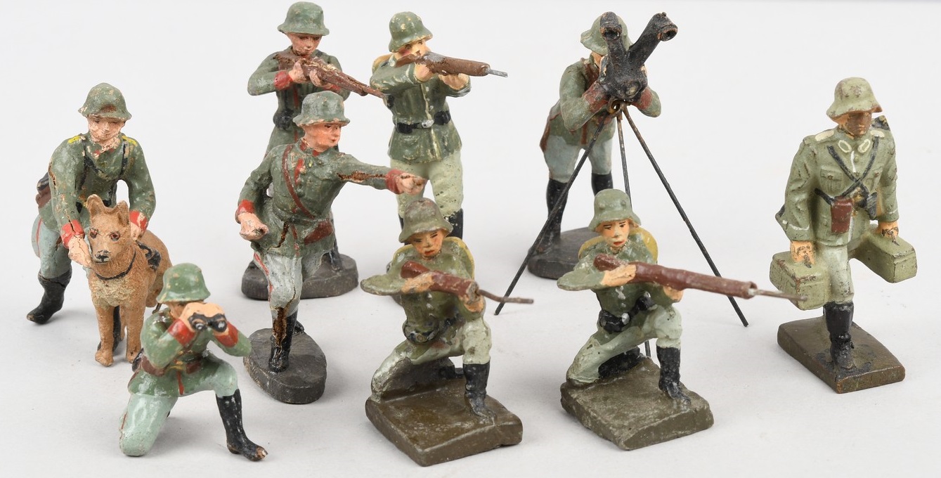 Group of German Elastolin/Lineol Soldiers