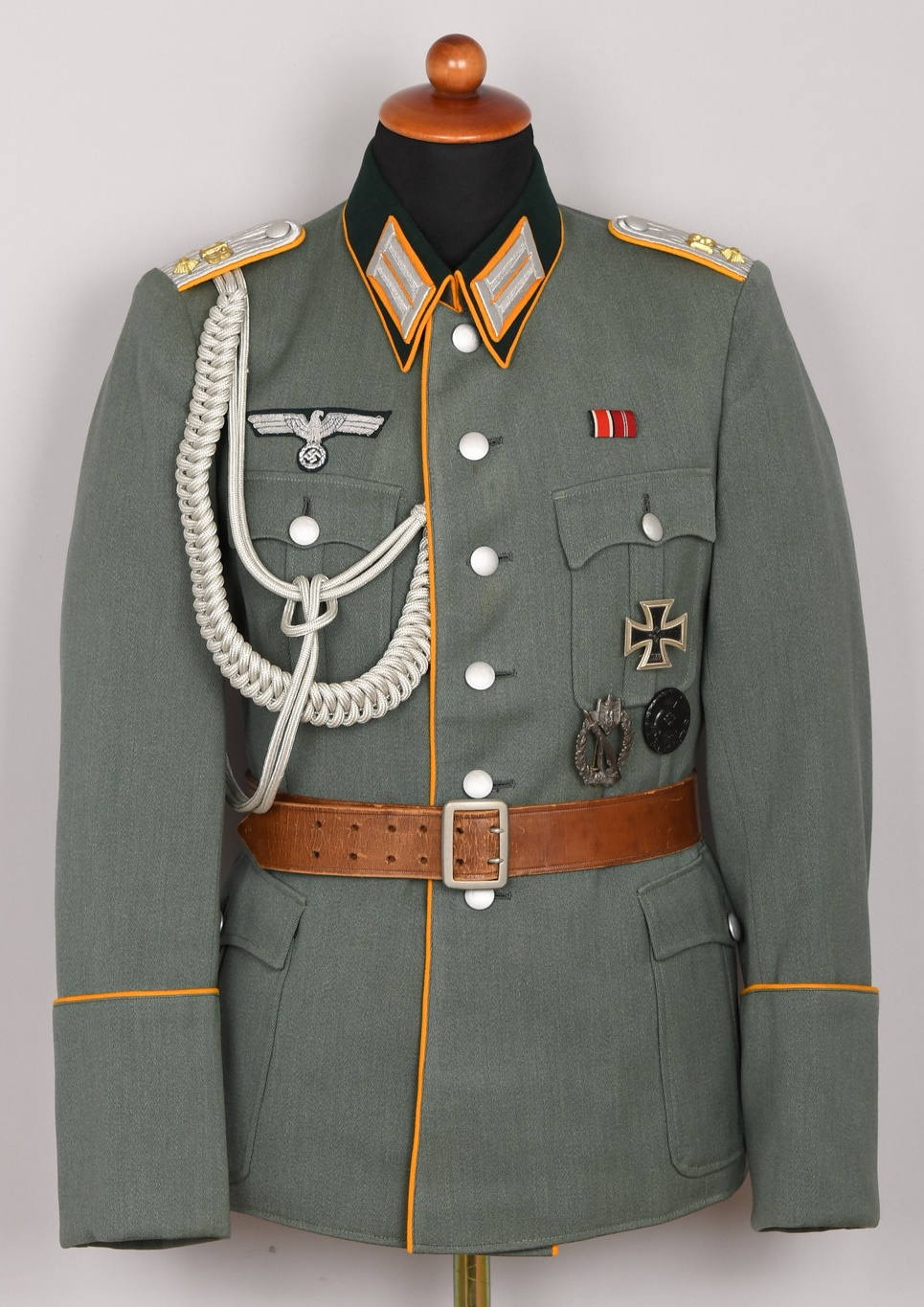Cavallery Rgt 13 Oberleutnants Piped Service Tunic and Augilette